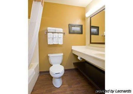 Extended America - Kansas - Overland Park - Quivira Rd Lenexa